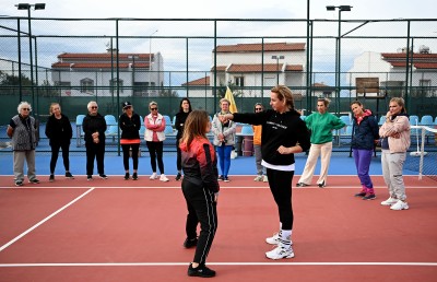 KUŞADASI’NDA KADINLARA ‘YAKIN SAVUNMA TEKNİKLERİ’ EĞİTİMİ VERİLDİ
