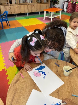 KUŞADASI’NDA ÇOCUKLAR HEM EĞLENİYOR HEM DE BECERİLERİNİ GELİŞTİRİYOR