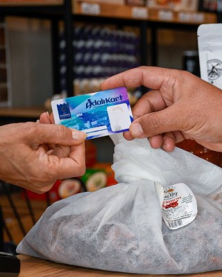 ADALI KART’IN İNDİRİM AĞI TÜM KENTİ SARIYOR
