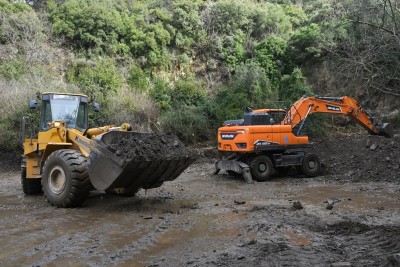 SAĞNAK FELAKETİ SONRASI KUŞADASI BELEDİYESİ EKİPLERİ SAHADA