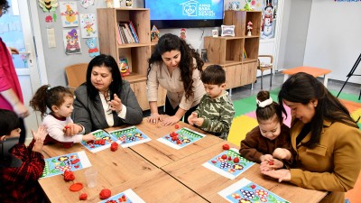 KUŞADASI’NDA MİNİK ELLER TASARLADIKLARI EVLERİN BAHÇESİNE TOHUM EKTİ