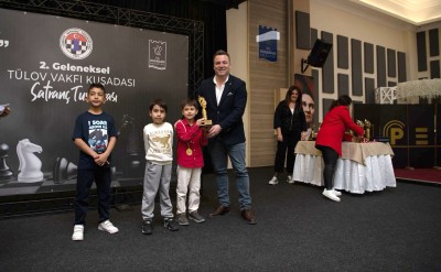 SATRANÇ TURNUVASINDA KUPA VE MADALYALAR SAHİPLERİNİ BULDU