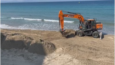 KUŞADASI’NIN DÜNYACA ÜNLÜ PLAJLARI TURİZM SEZONUNA HAZIRLANIYOR