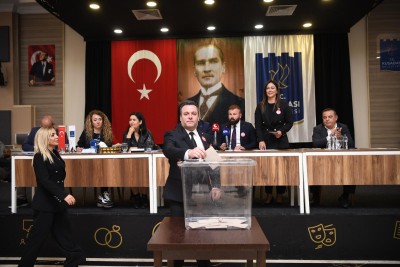 KUŞADASI BELEDİYESİ MECLİSİ’NDE OLAĞAN ÜSTÜ TOPLANTI, BAŞKAN VEKİLLİĞİNE TAHSİN DEMİRTAŞ SEÇİLDİ