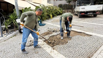 KUŞADASI BELEDİYESİ’NDEN FARKLI MAHALLELERDE EŞ ZAMANLI YOL MESAİSİ