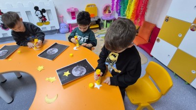 KUŞADASI BELEDİYESİ ÇOCUK GELİŞİM MERKEZİ’NDE MİNİKLER YARINLARA HAZIRLANIYOR