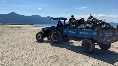 KUŞADASI BELEDİYESİ’NDEN PLAJLARDA YOĞUN TEMİZLİK MESAİSİ