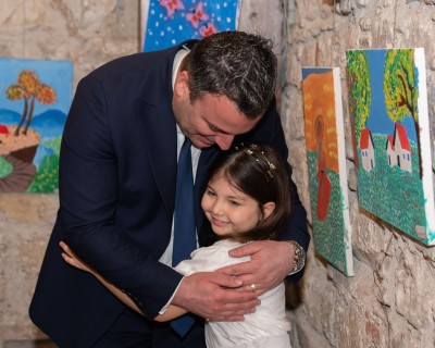 İBRAMAKİ MİNİK SANATÇILARIN RESİMLERİNE EV SAHİPLİĞİ YAPTI