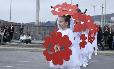 KUŞADASI’NDA 23 NİSAN ULUSAL EGEMENLİK VE ÇOCUK BAYRAMININ COŞKUYLA KUTLANDI