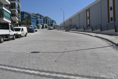 KUŞADASI BELEDİYESİ YOL ÇALIŞMALARINA HIZ KESMEDEN DEVAM EDİYOR