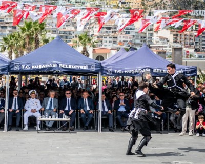 KUŞADASI’NDA 19 MAYIS BÜYÜK BİR COŞKUYLA KUTLANDI