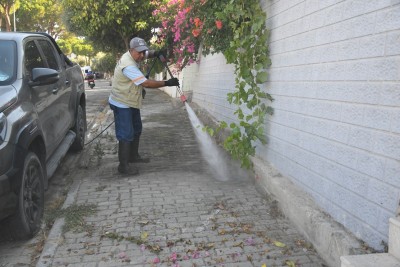 KUŞADASI BELEDİYESİ TEMİZLİK VE HİJYEN ÇALIŞMALARINA ARALIKSIZ DEVAM EDİYOR