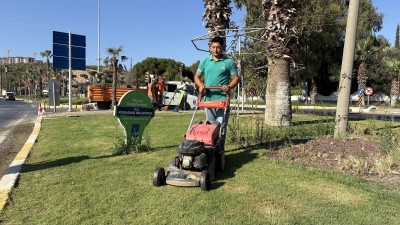 KUŞADASI’NIN GİRİŞ VE ÇIKIŞLARI PARK VE BAHÇELER EKİPLERİNE EMANET